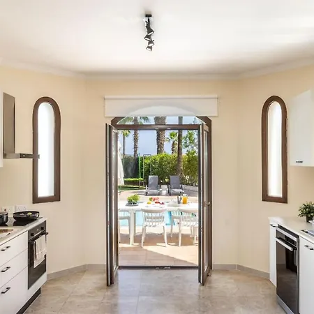 Villa Sunnyvillas: 4br Seafront Villa*private Pool*bw44 Protaras